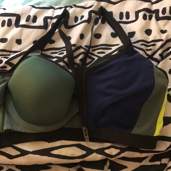 Never Used Victoria's Secret 32D Sports Bra - Picture 3 of 4